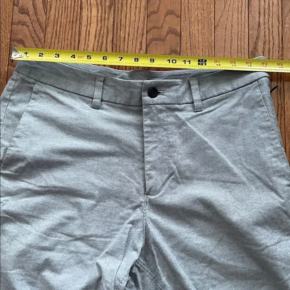 Lululemon Light Gray Knit Chino Shorts Men’s Sz 31